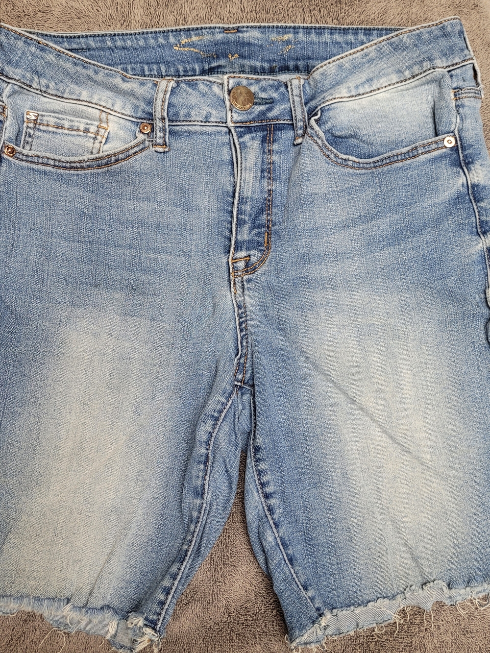 Seven7, Womens Size 8- Light Blue Denim with Frayed Hem Shorts.